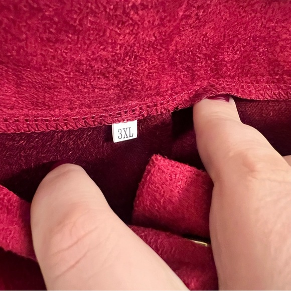 Burgundy- Gold snap skirt - Picture 4 of 5